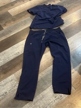 Figs Navy V-Neck Scrub set